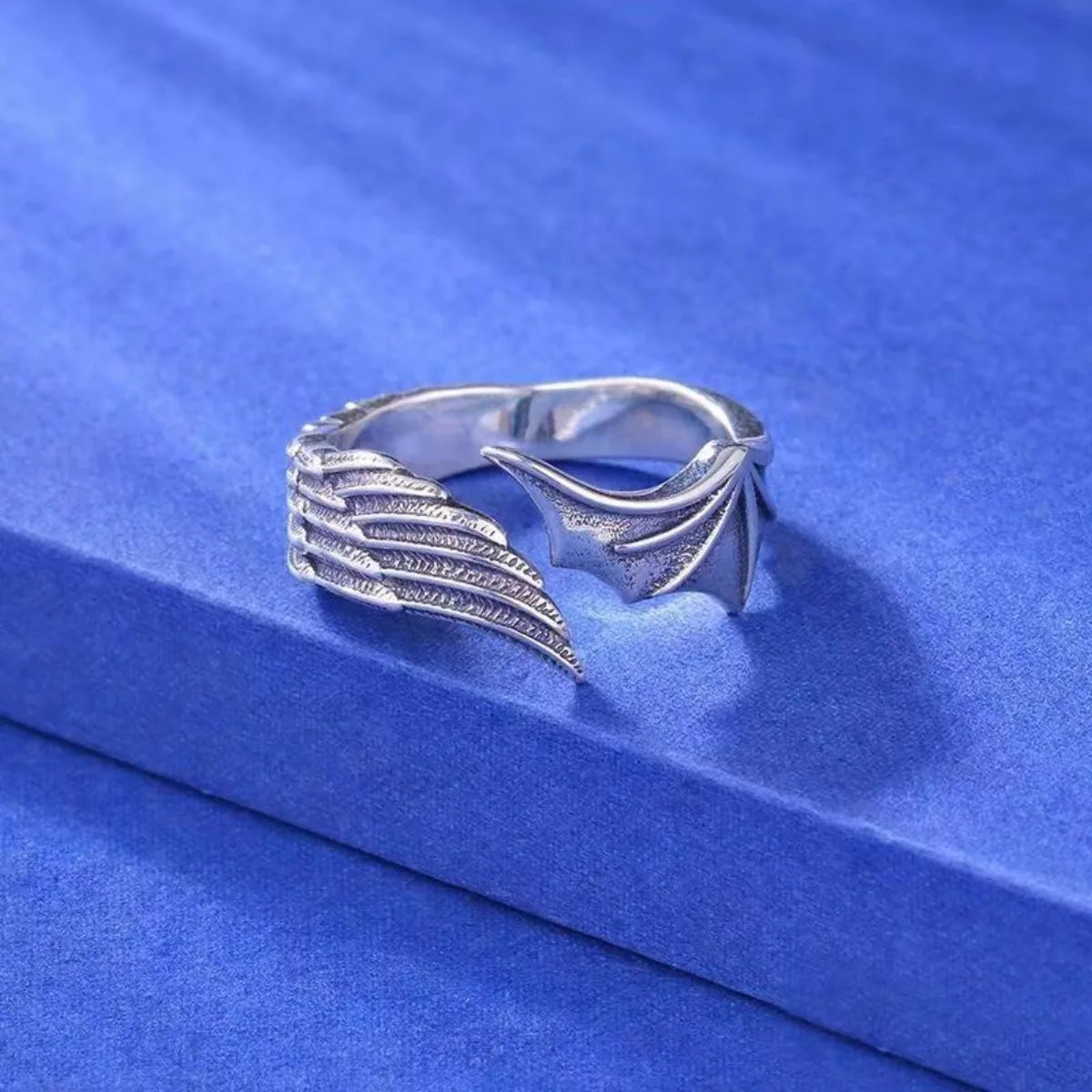 Vintage Angel Wing Demon Eye Hip Hop Adjustable Couple Ring for Men Women Retro Silvery Alloy Material Cool Fashion Jewelry New