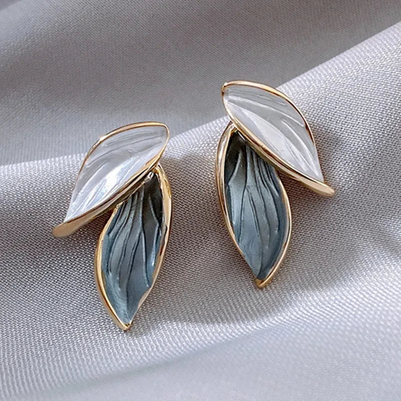 2024 New Arrival Trendy Summer Fresh Lovely Sweet Grey Leaf Dangle Earrings Blue And White Metal Leaf Earrings Women's Jewelry