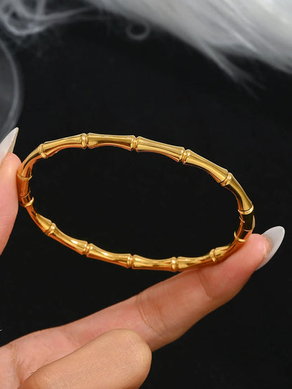 Europe and the United States hot stainless steel four-leaf clover lucky bracelet fashion women's nail bracelet gold bangles