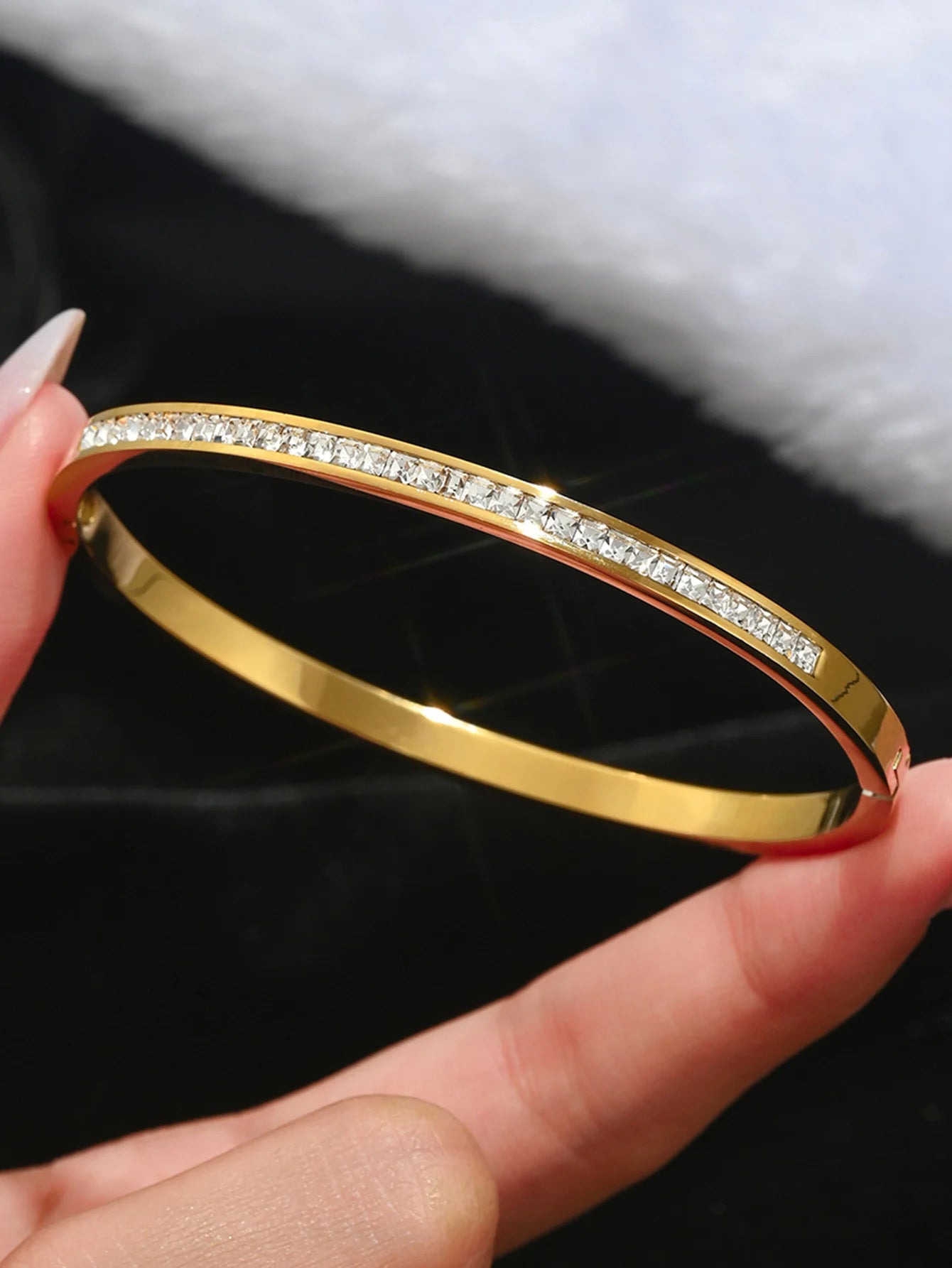 Europe and the United States hot stainless steel four-leaf clover lucky bracelet fashion women's nail bracelet gold bangles