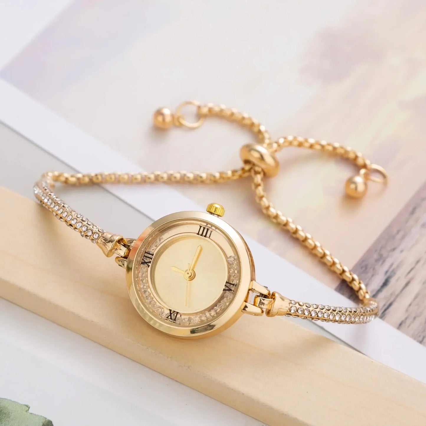 Cute Women's Steel Belt Bracelet Watch Quartz Watch Luxury Fashion Small Dial Popular Elegant Women Watch