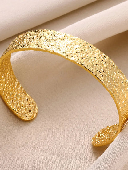 Exquisite Classic Bump Pattern Openning Bangles Bracelet For Women Cuff Bracelet Gold Color Stainless Steel Hand Ornament Gift