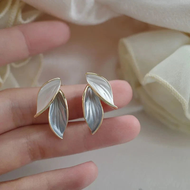 2024 New Arrival Trendy Summer Fresh Lovely Sweet Grey Leaf Dangle Earrings Blue And White Metal Leaf Earrings Women's Jewelry