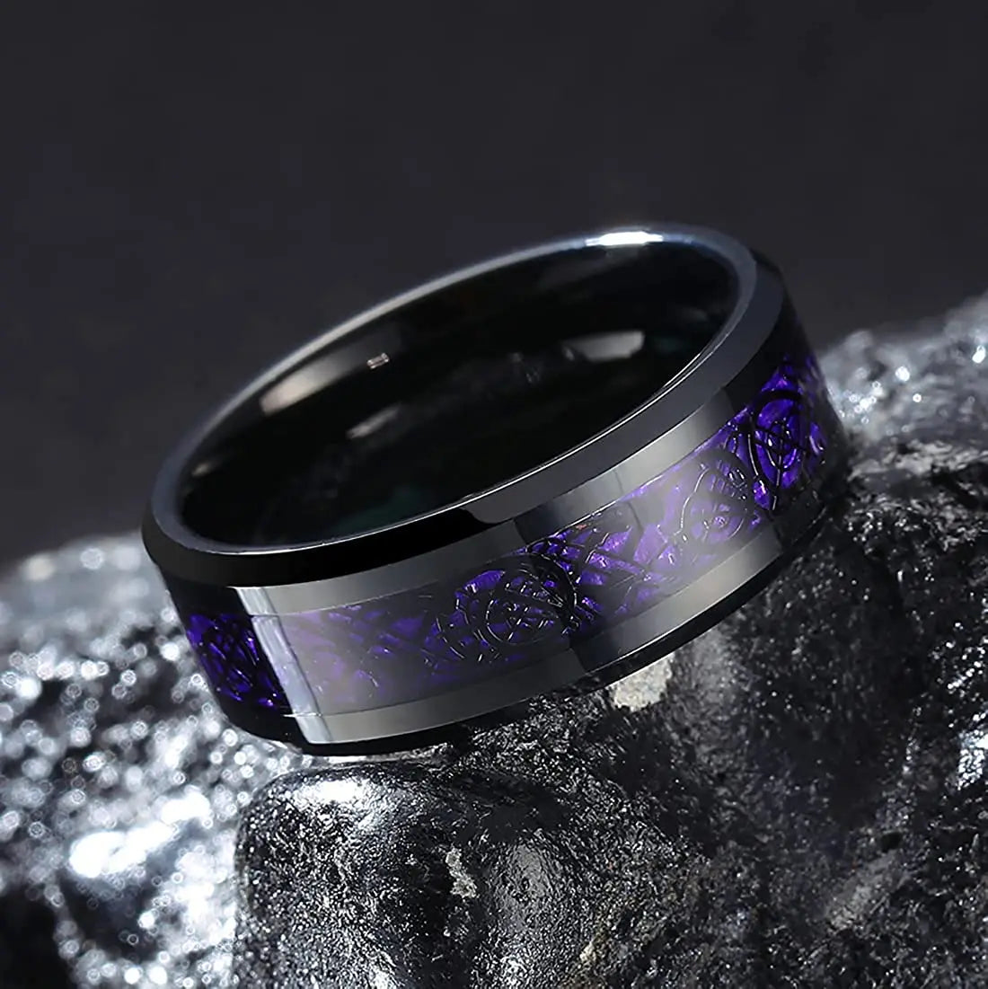 2023 Fashion Men Stainless Steel Dragon Ring Inlay Purple Black Carbon Fiber Ring Wedding Band Jewelry 8MM