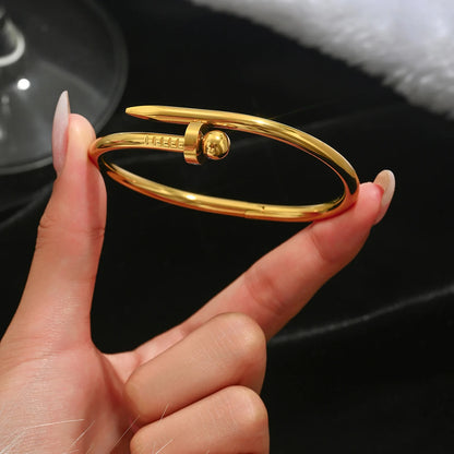 Europe And The United States Hot Stainless Steel Four-leaf Clover Lucky Bracelet Fashion Women's Nail Bracelet Gold Bangles