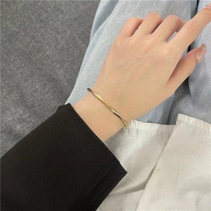 Golden Charm Bangles for Women Minimalism Fashion Twisted Couple Cuff Bracelet 2025 New Trendy Jewelry Girls Wedding Gift