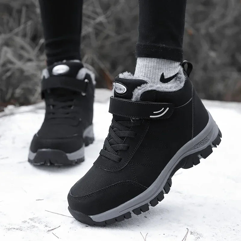 Men's Warm Snow Boots Outdoor Leather Thick Plush Winter Men's Casual Sports Shoes Waterproof and Durable Trendy Sports