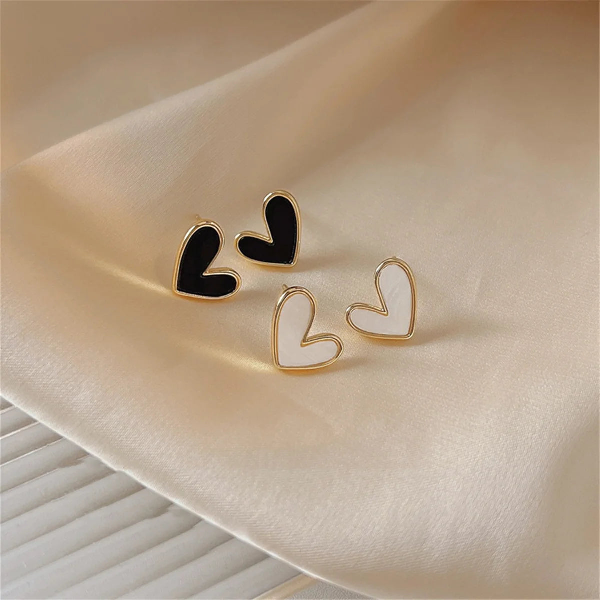 New Korean Sweet Cute Heart Stud Earrings for Women Girl Fashion Blue Glaze Aesthetic Geometric Earrings Minimalist Jewelry Gift