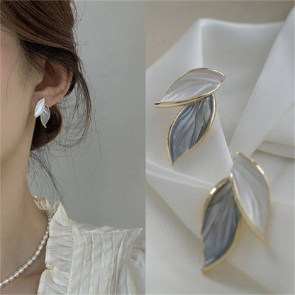 2024 New Arrival Trendy Summer Fresh Lovely Sweet Grey Leaf Dangle Earrings Blue And White Metal Leaf Earrings Women's Jewelry