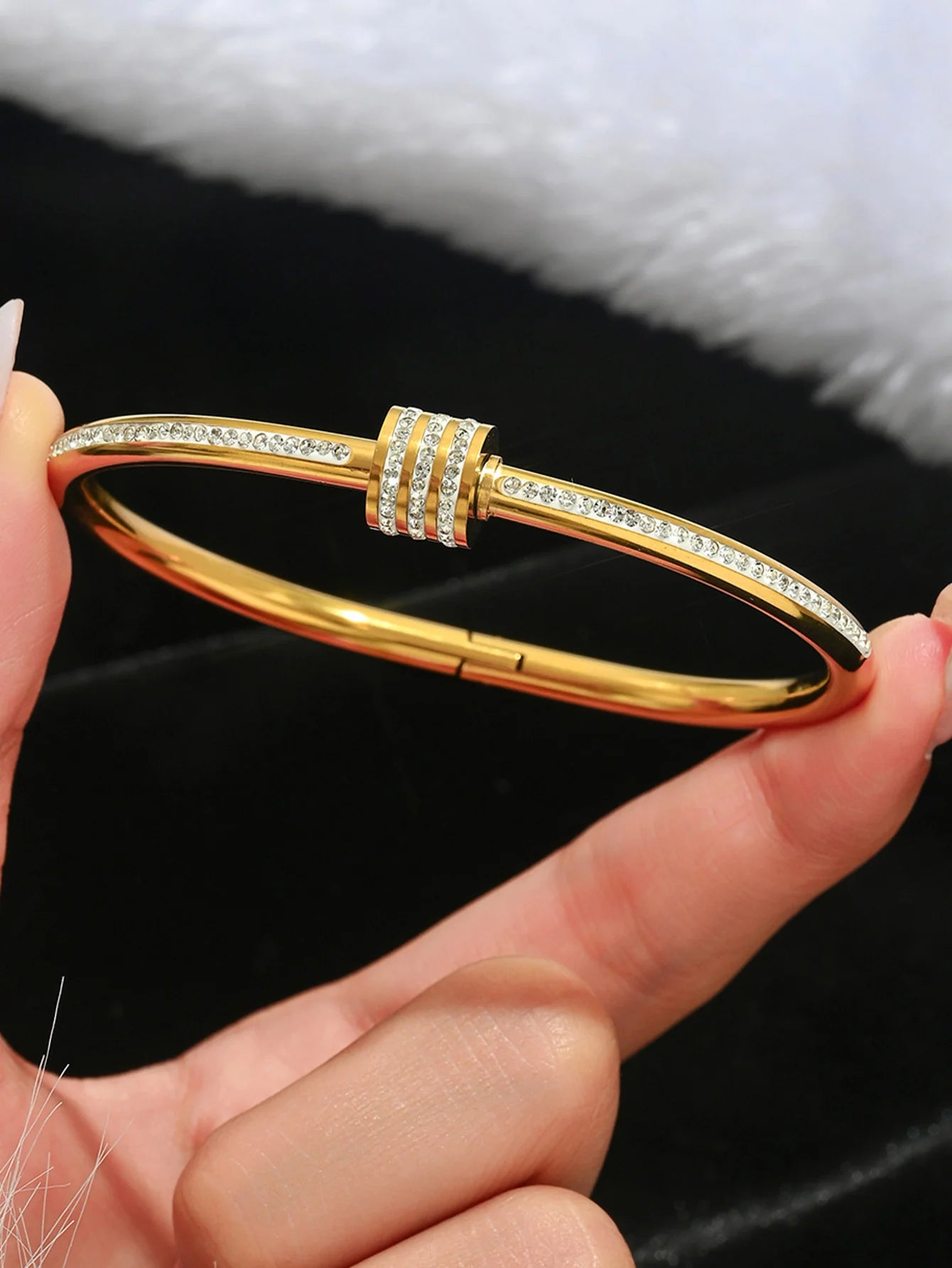 Europe and the United States hot stainless steel four-leaf clover lucky bracelet fashion women's nail bracelet gold bangles