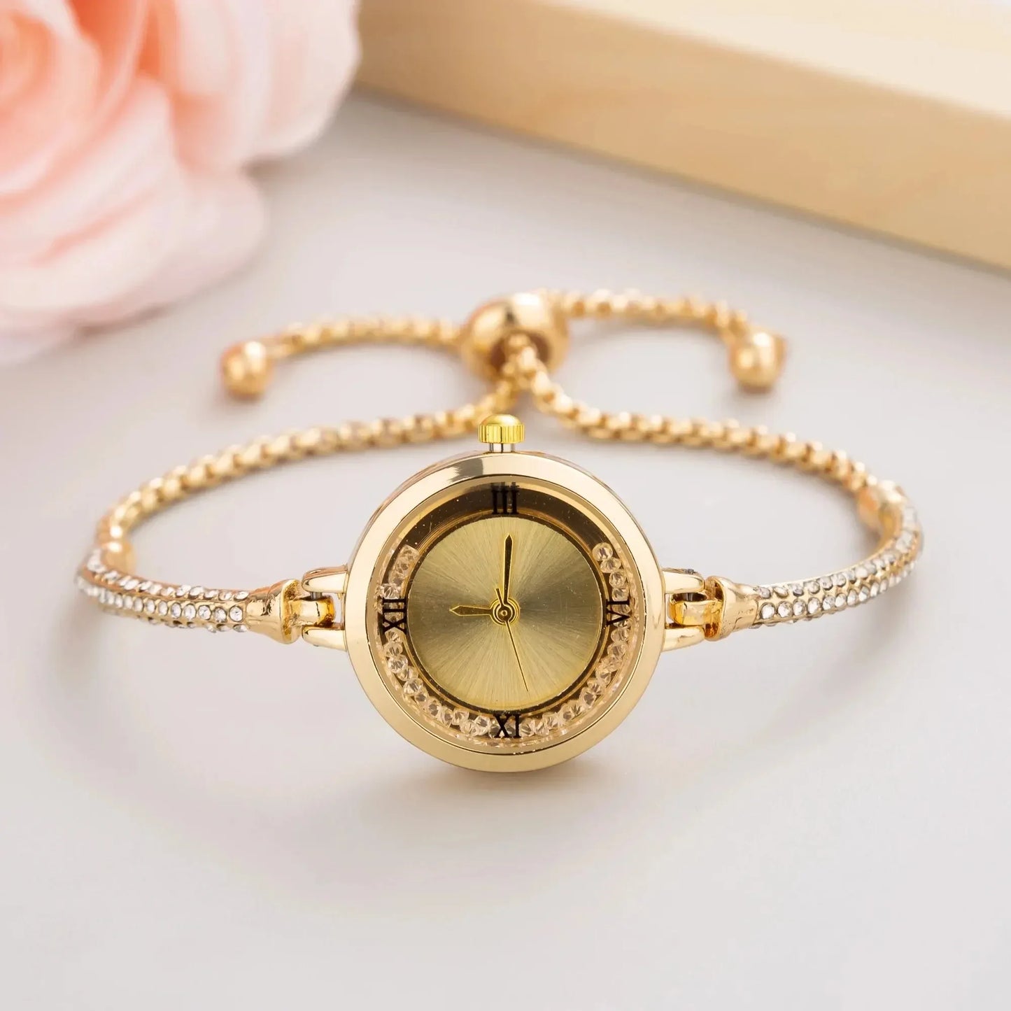 Cute Women's Steel Belt Bracelet Watch Quartz Watch Luxury Fashion Small Dial Popular Elegant Women Watch